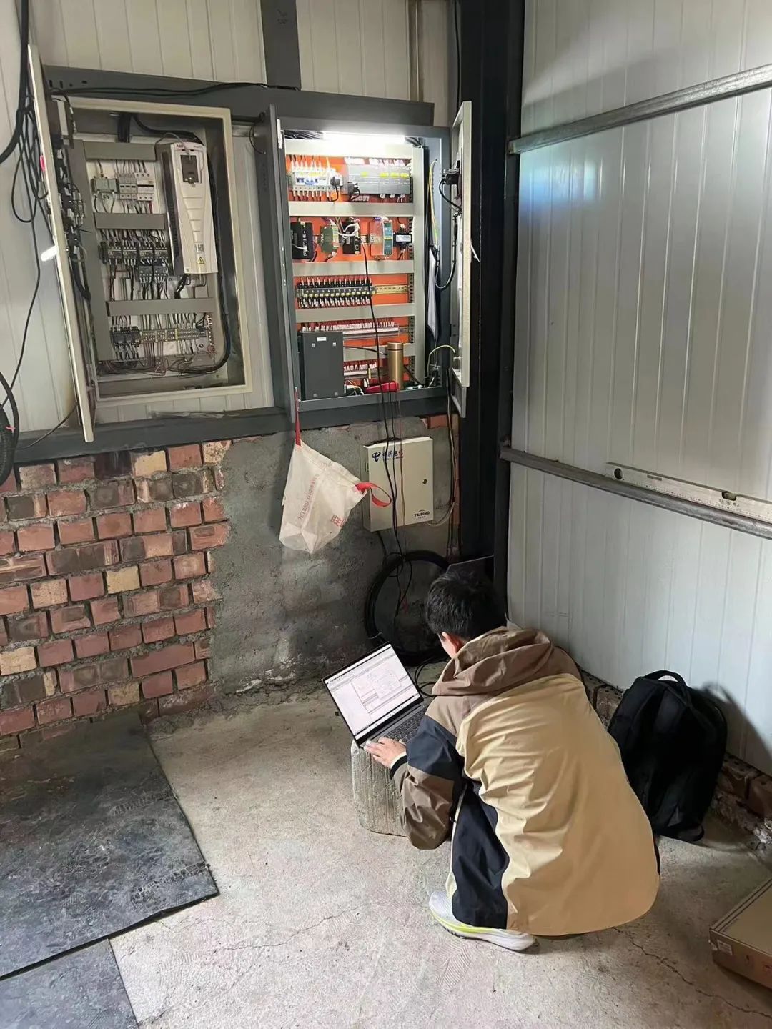 金房能源